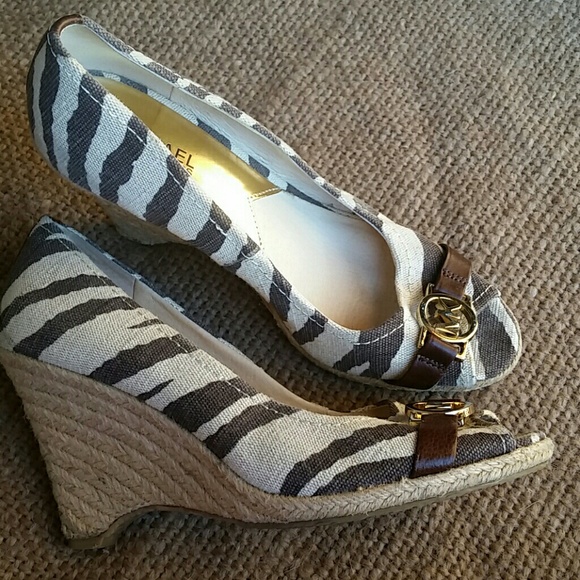 Michael  Kors wedges - Picture 2 of 8